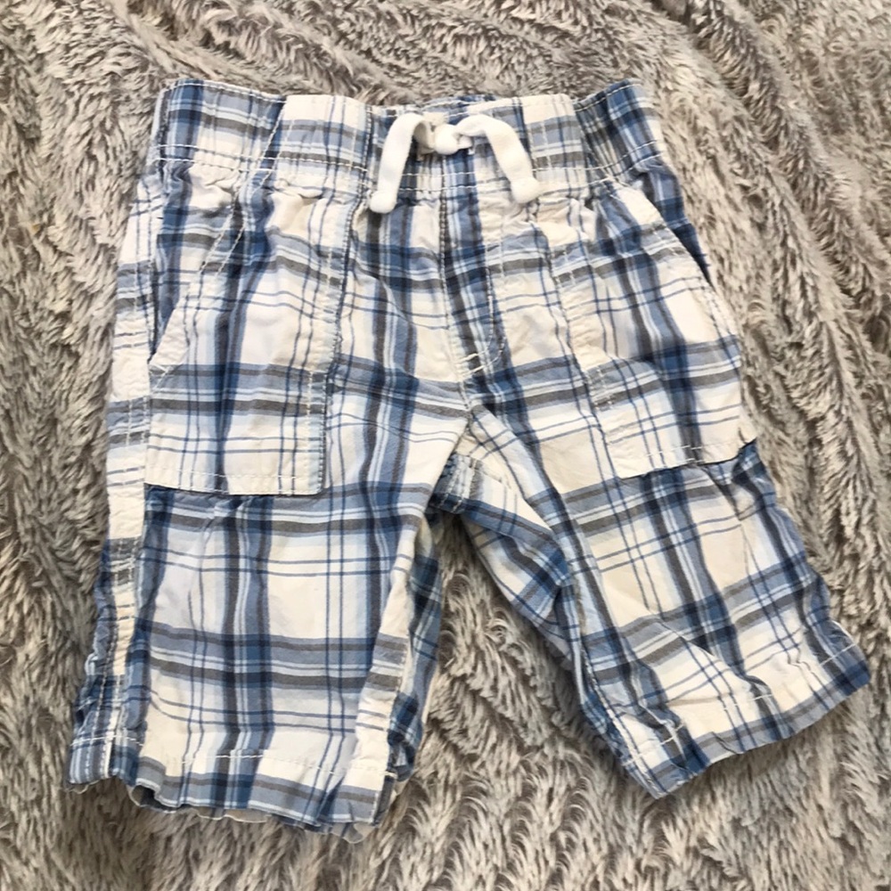 PERFECT CONDITION boys shorts w/ plaid design